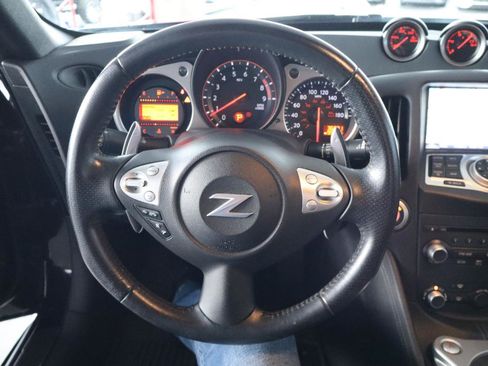 Used 2015 Nissan 370Z Coupe RWD image 18
