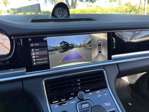 Used 2020 Porsche Panamera 4 image 9