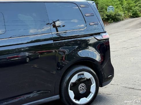Used 2025 Volkswagen ID. Buzz Pro S RWD image 26