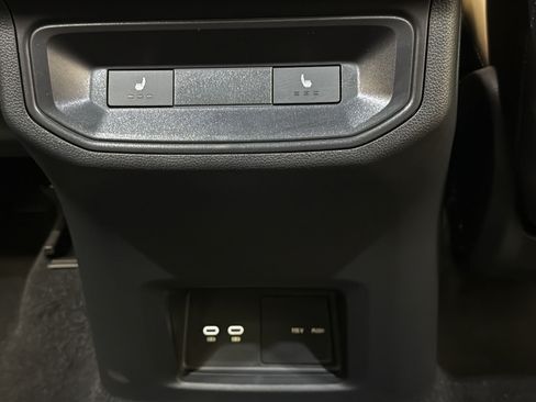 Used 2024 Volkswagen Atlas Cross Sport SEL R-Line AWD/4WD image 35