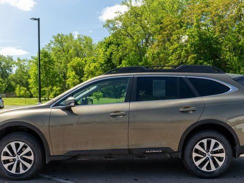 Used 2022 Subaru Outback Premium AWD/4WD image 9