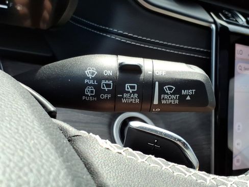 Used 2023 Jeep Grand Cherokee Limited AWD/4WD image 19