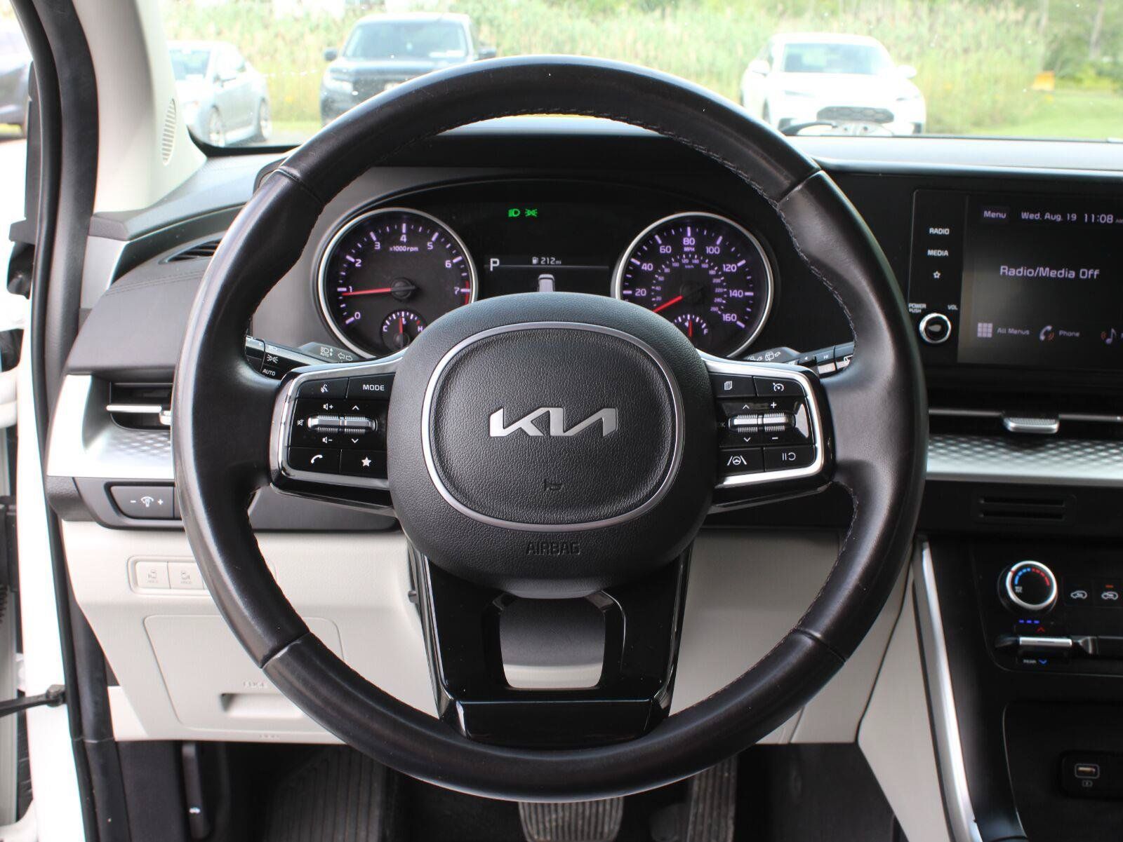 Used 2024 Kia Carnival LX FWD image 10