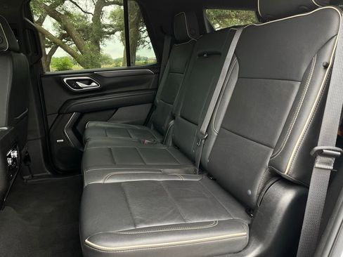 Used 2024 GMC Yukon SLT RWD image 15
