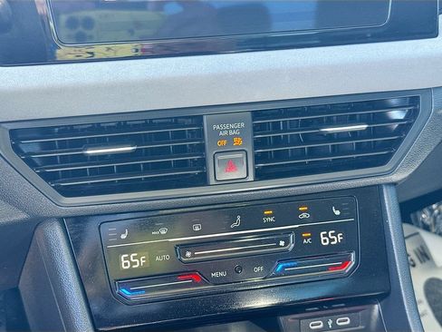 Used 2025 Volkswagen Jetta SE FWD image 17
