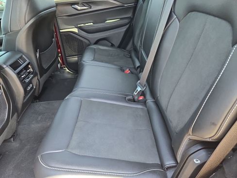 Used 2025 Jeep Grand Cherokee Altitude RWD image 18