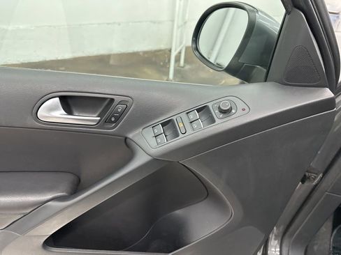 Used 2016 Volkswagen Tiguan SE image 12