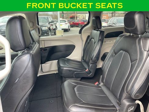 Used 2021 Chrysler Voyager Lxi image 17