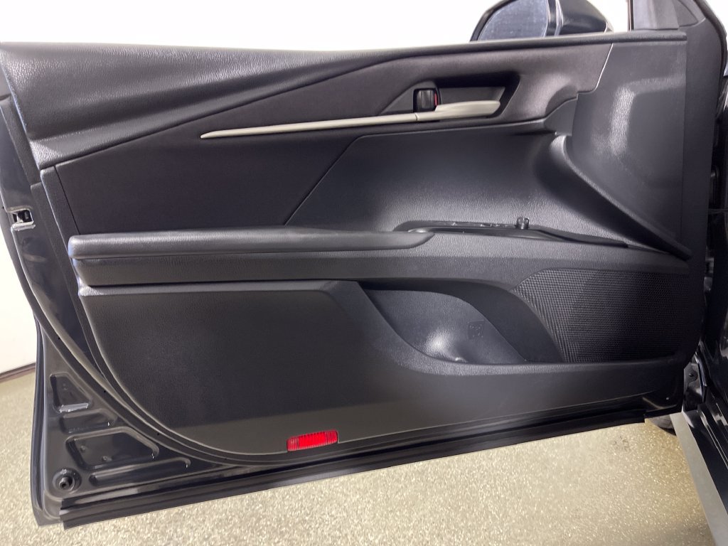 Used 2025 Toyota Camry LE FWD image 17