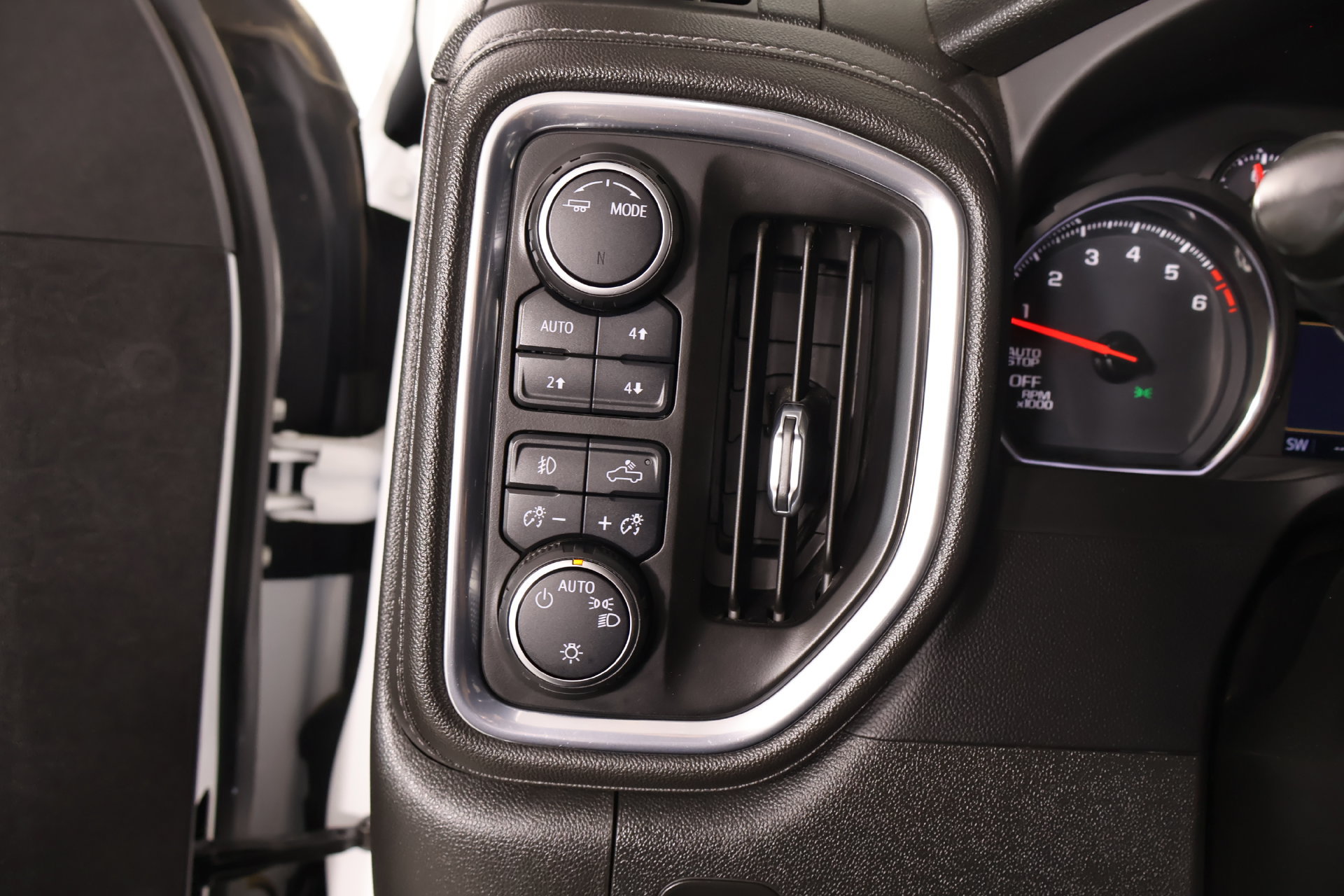 Used 2022 Chevrolet Silverado 1500 RST AWD/4WD image 8