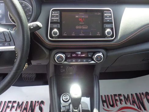 Used 2020 Nissan Kicks SR w/ SR Premium Package FWD image 14