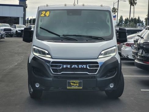 Used 2024 RAM ProMaster 2500 w/ Quick Order Package 22G SLT FWD image 2