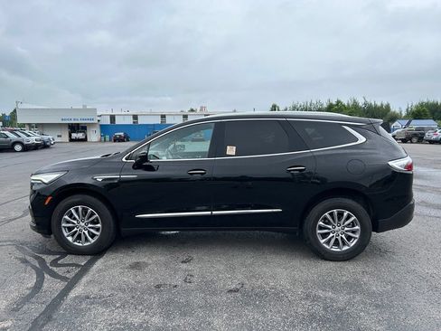 Used 2023 Buick Enclave Essence AWD/4WD image 2