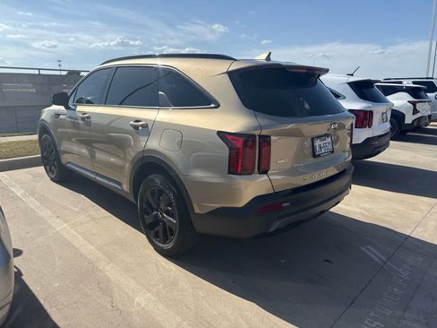 Certified 2021 Kia Sorento S w/ Panoramic Sunroof Package AWD/4WD image 6