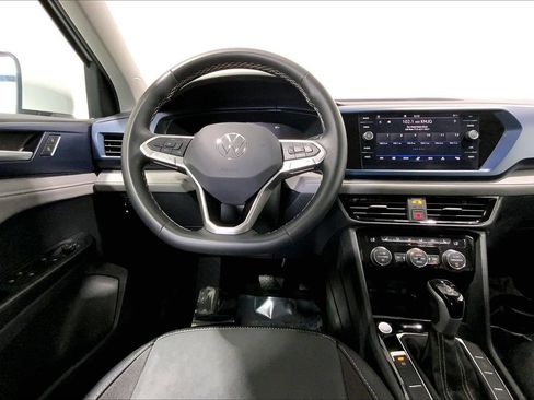 Used 2024 Volkswagen Taos SE FWD image 4
