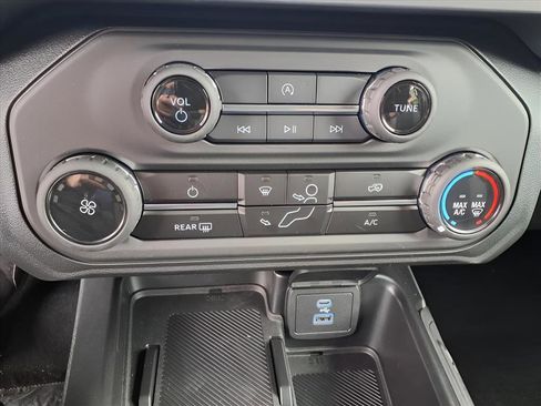 New 2025 Ford Bronco 4-Door image 14