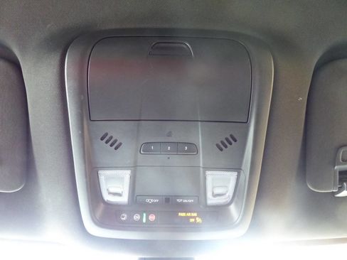 Used 2022 Buick Enclave Essence w/ Sport Touring Edition image 31