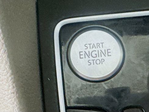 Used 2015 Volkswagen Passat 1.8T Limited Edition image 20