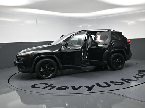 Used 2016 Jeep Cherokee Sport w/ Cold Weather Group AWD/4WD image 21