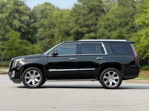 Used 2018 Cadillac Escalade Premium Luxury RWD image 9