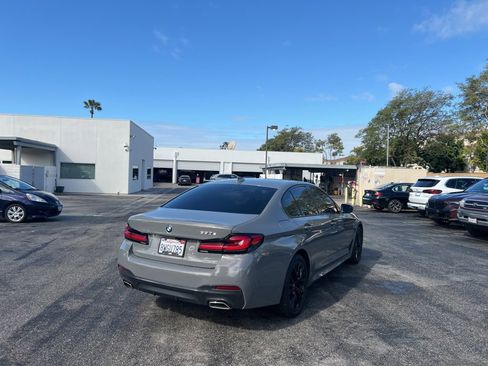 Used 2021 BMW 530e w/ M Sport Package image 6