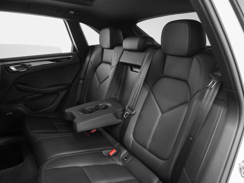 Certified 2024 Porsche Macan image 38