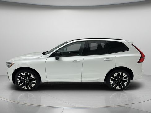 Used 2026 Volvo XC60 B5 Plus AWD/4WD image 8