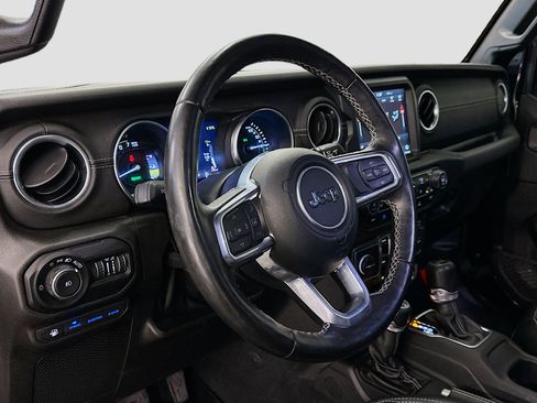 Used 2022 Jeep Wrangler Sahara w/ Cold Weather Group image 18