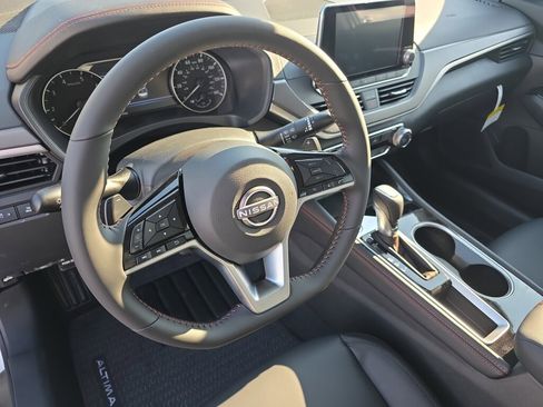 New 2025 Nissan Altima 2.5 SR image 6