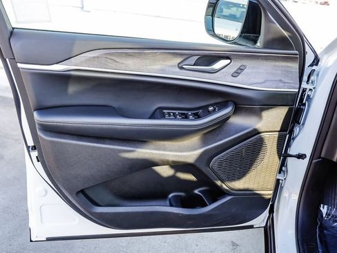 Certified 2024 Jeep Grand Cherokee L Limited w/ Luxury Tech Group II image 26