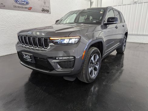 Used 2023 Jeep Grand Cherokee 4WD 4xe image 3