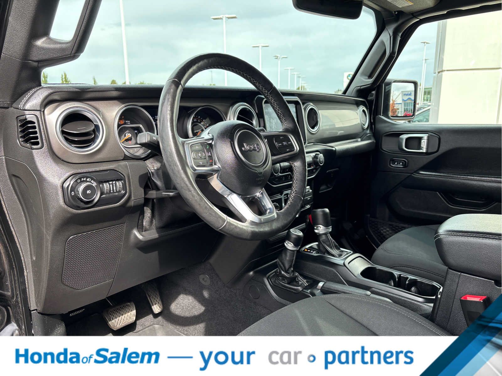 Used 2020 Jeep Wrangler Unlimited Sahara AWD/4WD image 2