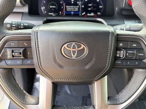 Used 2025 Toyota Tacoma TRD Off-Road AWD/4WD image 16