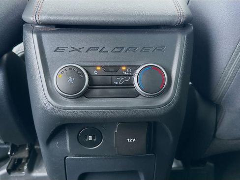 Used 2025 Ford Explorer Active RWD image 16