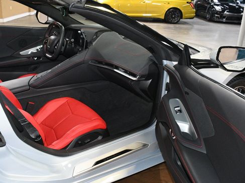Used 2022 Chevrolet Corvette Stingray Convertible w/ Z51 Performance Package RWD image 48