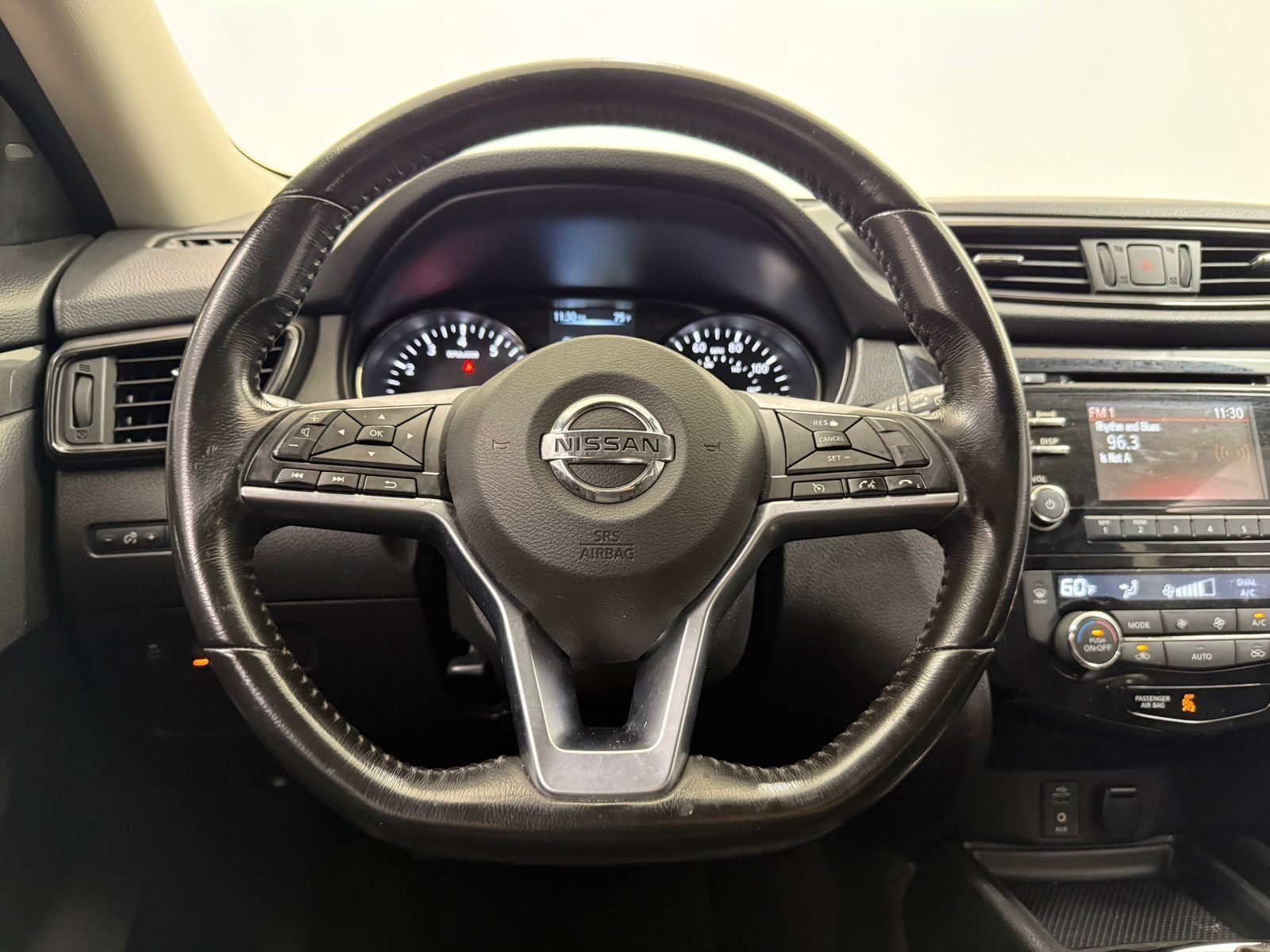 Used 2017 Nissan Rogue SV FWD image 22