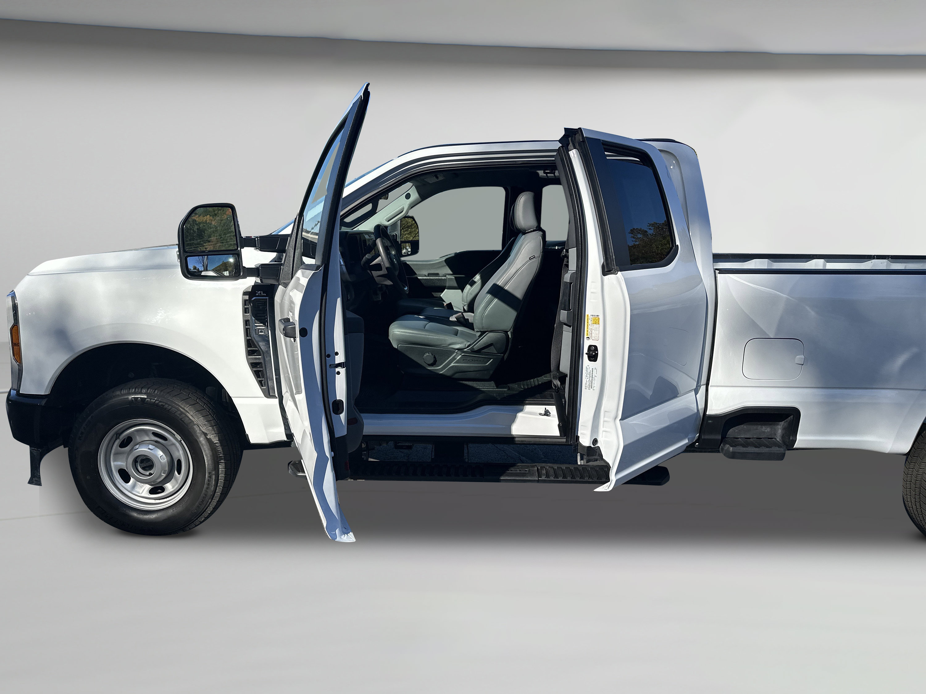 Used 2025 Ford F250 XL AWD/4WD image 17