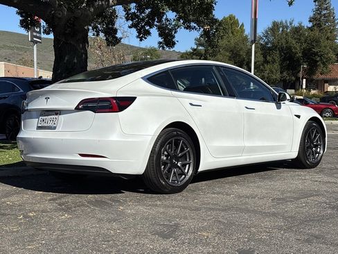 Used 2019 Tesla Model 3 Mid Range image 3