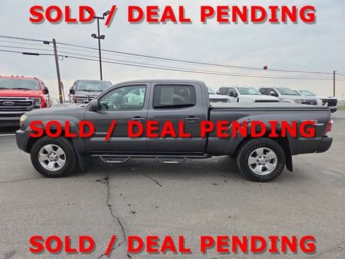 Used 2011 Toyota Tacoma 4x4 Double Cab w/ TRD Sport Pkg w/JBL Audio image 3