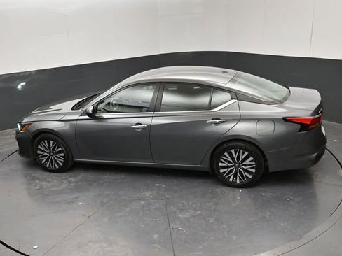 Used 2025 Nissan Altima 2.5 SV FWD image 21