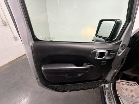 Used 2020 Jeep Wrangler Unlimited Rubicon w/ Cold Weather Group AWD/4WD image 21