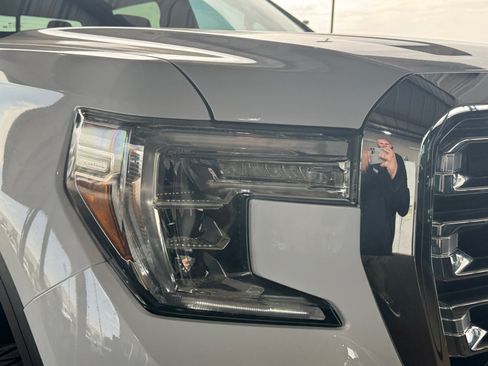 Used 2019 GMC Sierra 1500 SLT w/ SLT Premium Plus Package AWD/4WD image 32