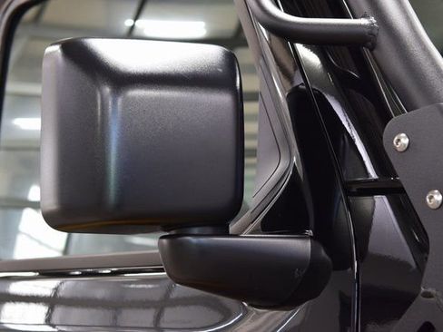 Used 2025 Jeep Wrangler Rubicon w/ Convenience Group image 18