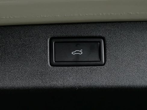 New 2026 Volkswagen Tiguan SEL R-Line AWD/4WD image 33