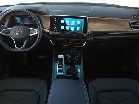 Used 2025 Volkswagen Atlas SE FWD image 10