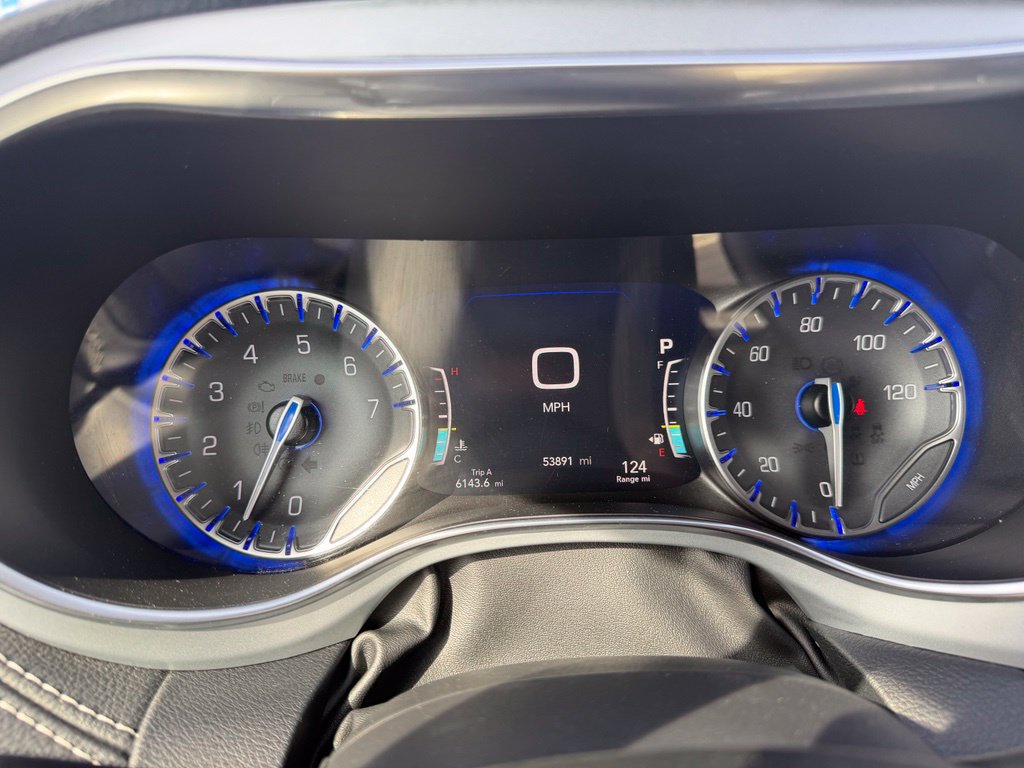 Used 2025 Chrysler Pacifica Limited FWD image 31