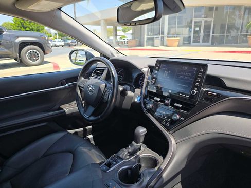 Used 2022 Toyota Camry XSE w/ Navigation Upgrade Package FWD image 11