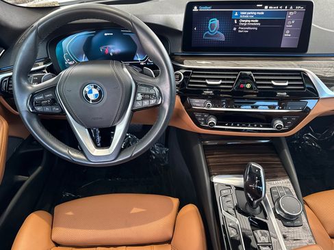 Used 2023 BMW 530e w/ Premium Package RWD image 18