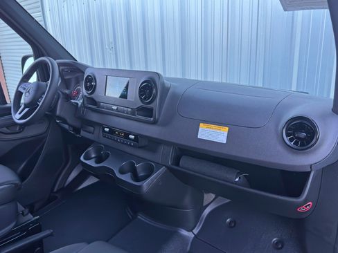 Used 2024 Mercedes-Benz Sprinter 2500 image 14