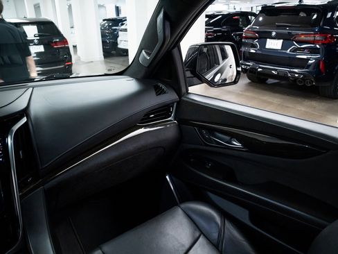 Used 2019 Cadillac Escalade ESV Platinum image 11